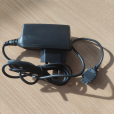 Зарядний пристрій LG KG 800